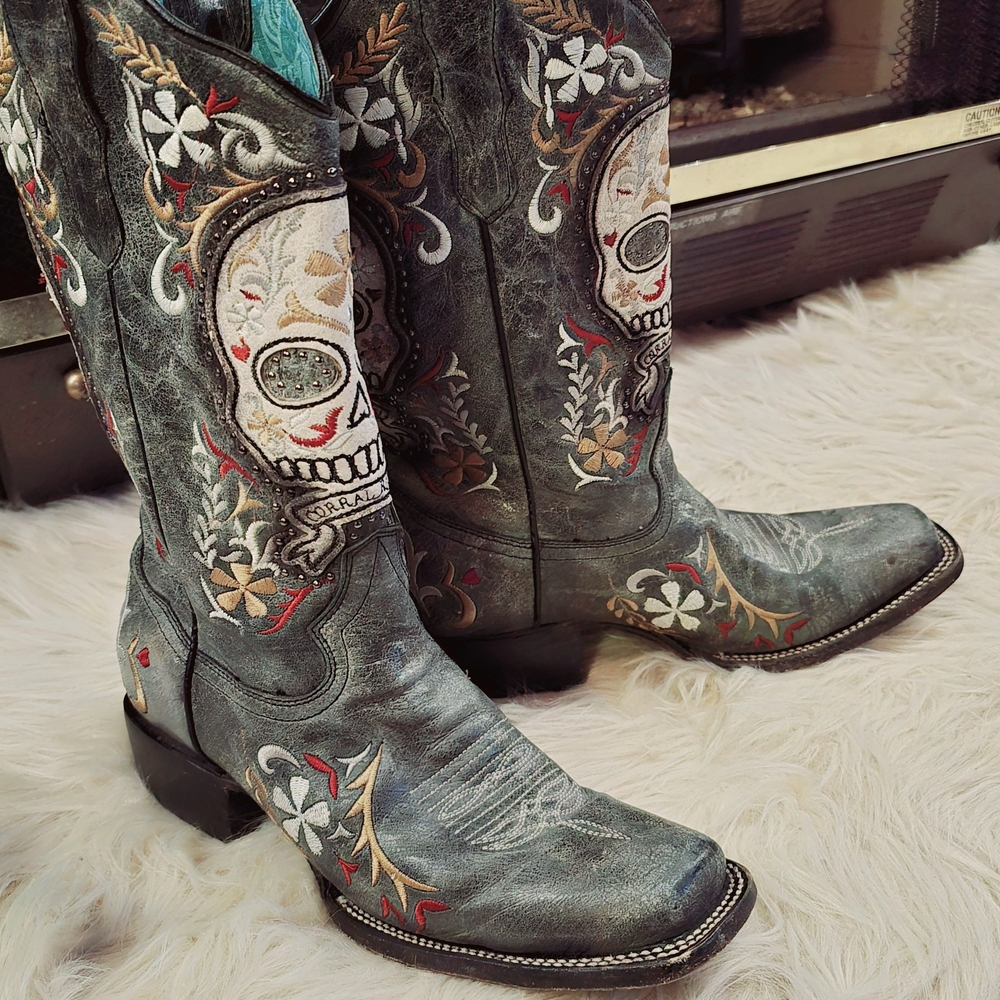 Corral Embroidered Skull Western Boots